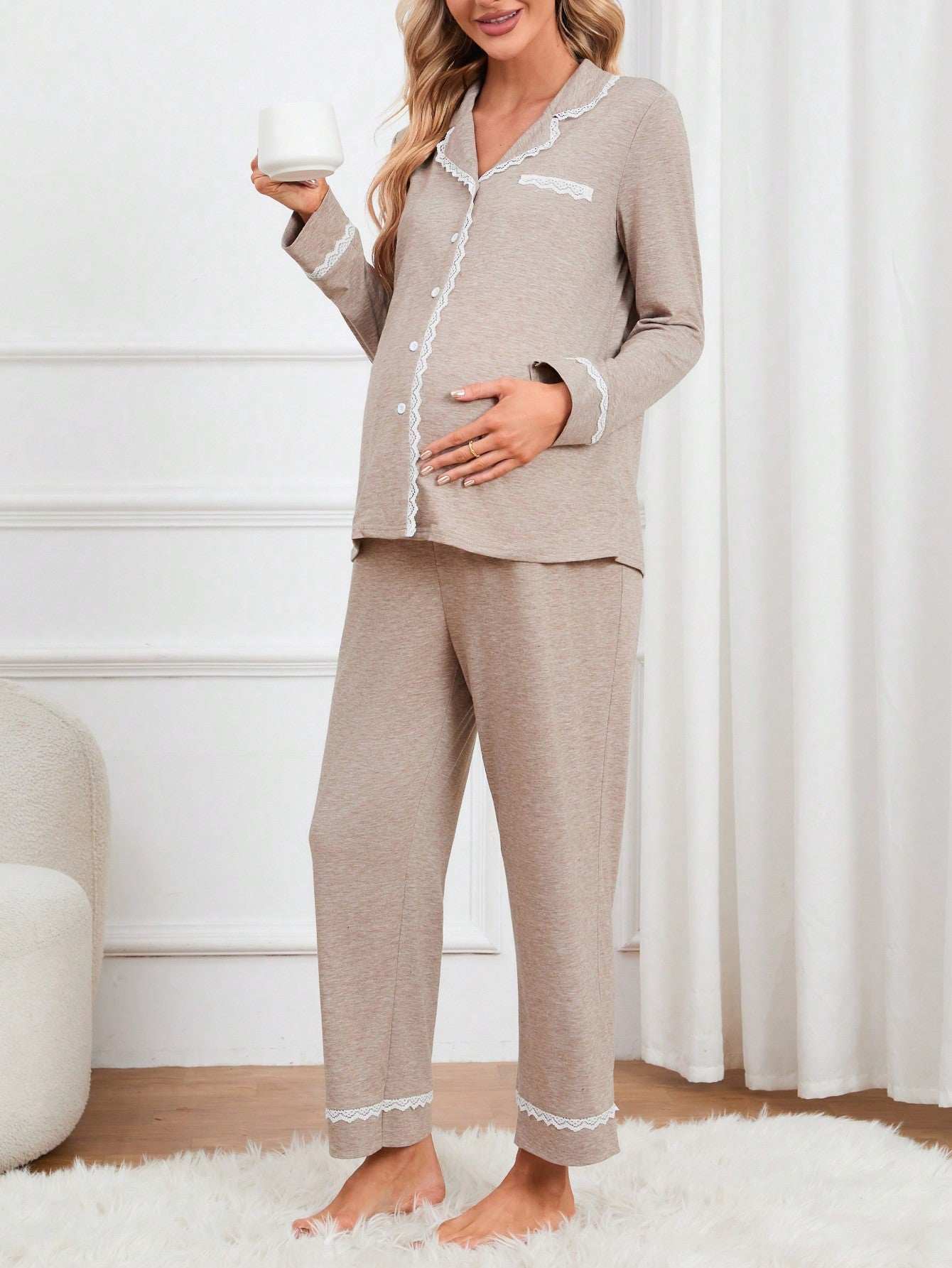 طقم بيجاما مكون من ملابس علوية نوم وبنطال نوم بتريمينج من الدانتيل للأمهات - Pink&blue