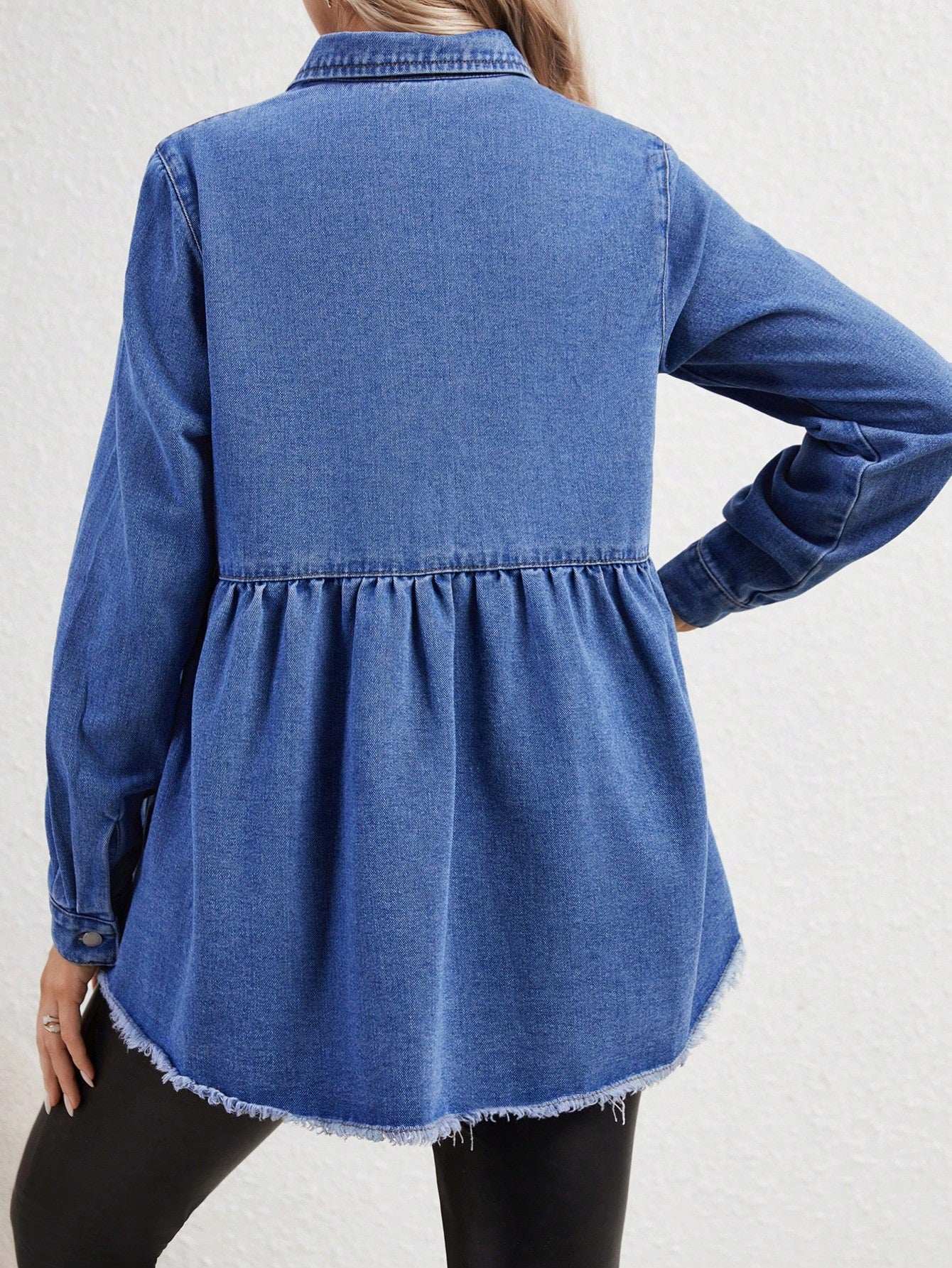 قميص جينز للحوامل بأكمام طويلة ذو حافة خام وخصر ممتلئ ومزود بأزرار أمامية - Pink&blue