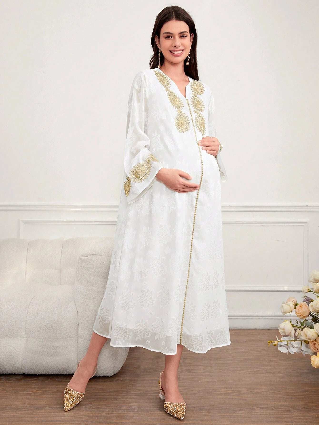 فستان طويل أبيض فضفاض مريح لموسم الربيع، للحوامل، بخياطة مطرزة وتصميم ياقة مستدقة - Pink&blue