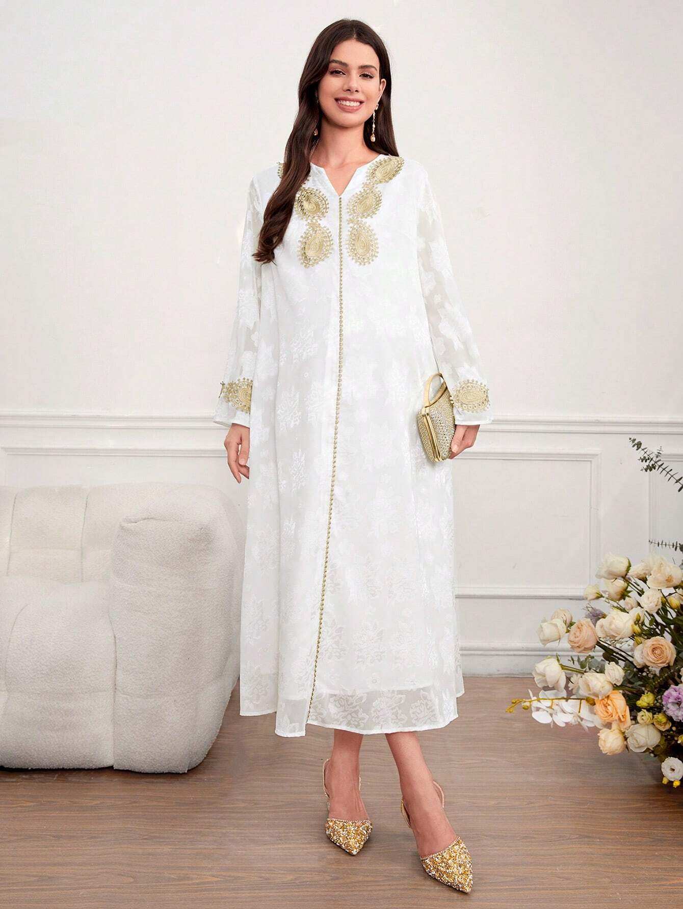 فستان طويل أبيض فضفاض مريح لموسم الربيع، للحوامل، بخياطة مطرزة وتصميم ياقة مستدقة - Pink&blue