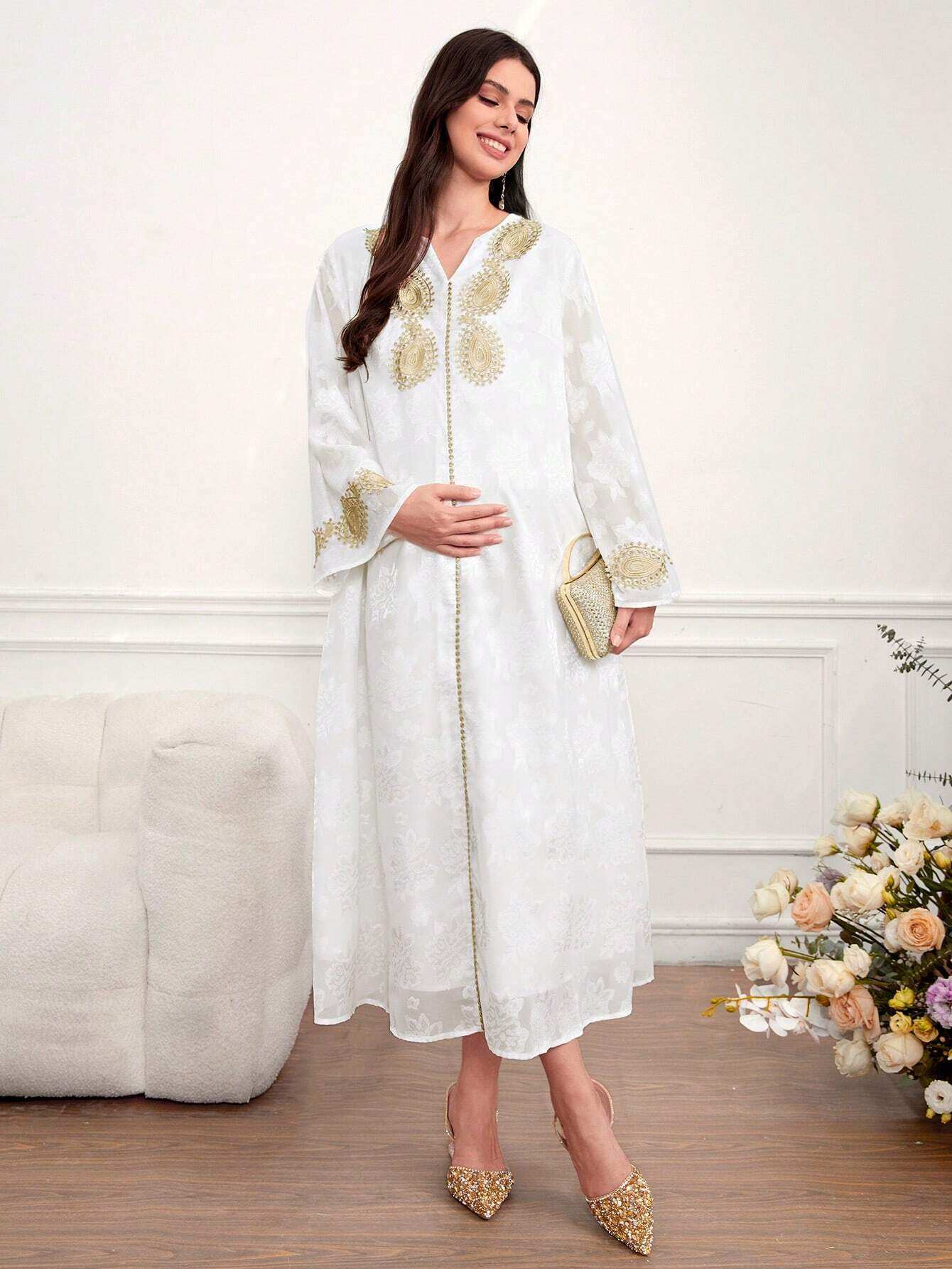 فستان طويل أبيض فضفاض مريح لموسم الربيع، للحوامل، بخياطة مطرزة وتصميم ياقة مستدقة - Pink&blue