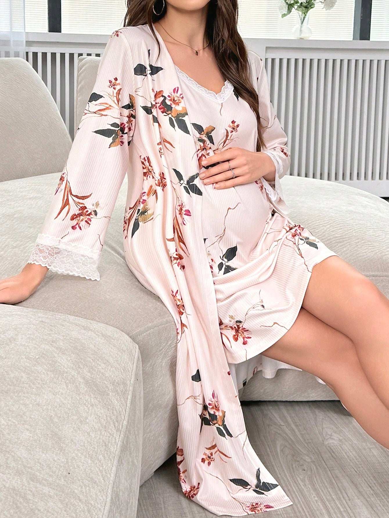 طقم ثوب نوم وبشت بناتي بطبعة زهور مع تطريز دانتيل وأربطة سباغيتي للأم - Pink&blue