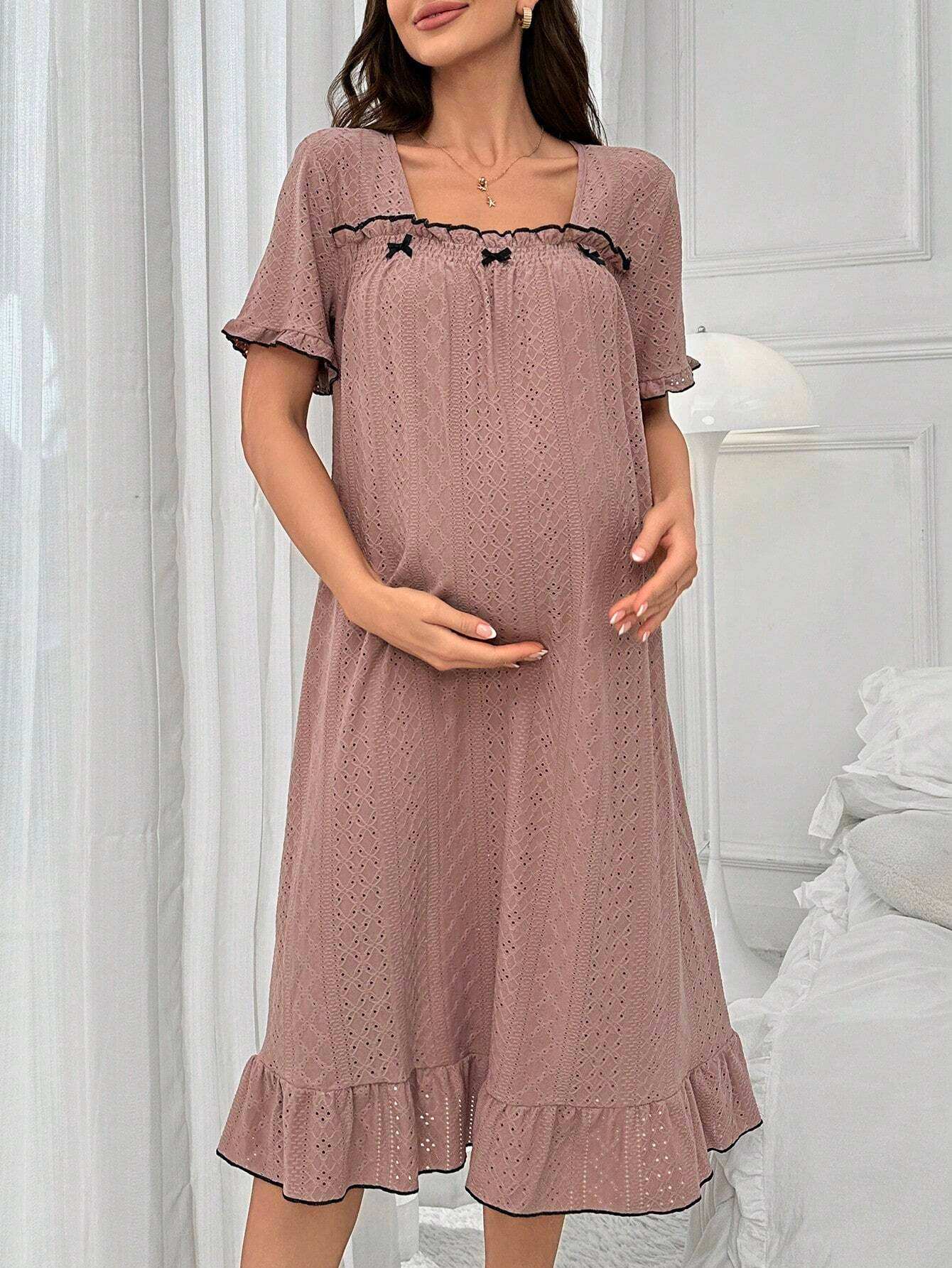 فستان نوم للحوامل مع كشكشة مطاطية وهامش مكرر، قماش جاكارد مزين بفراشة والياقة المربعة، فستان بيجامة - Pink&blue