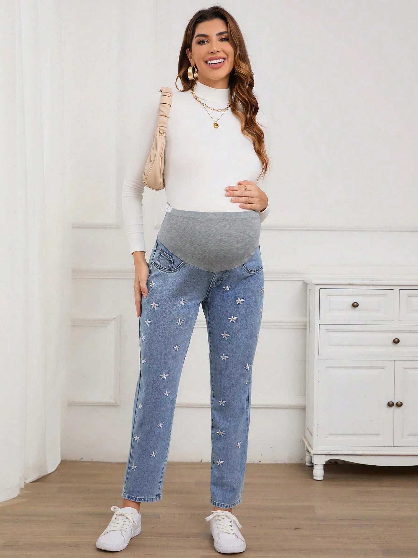 بنطلون جينز أنيق للحوامل مطرز بتطريز زهري بألوان متباينة وخصر قابل للتعديل - Pink&blue