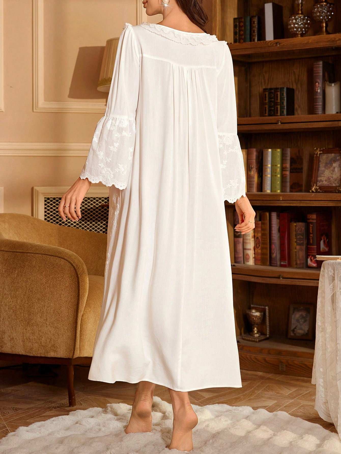 قميص نوم للحامل مزين بالتطريز مع فتحة أمامية وأسلوب حشوة البيج والدانتيل - Pink&blue