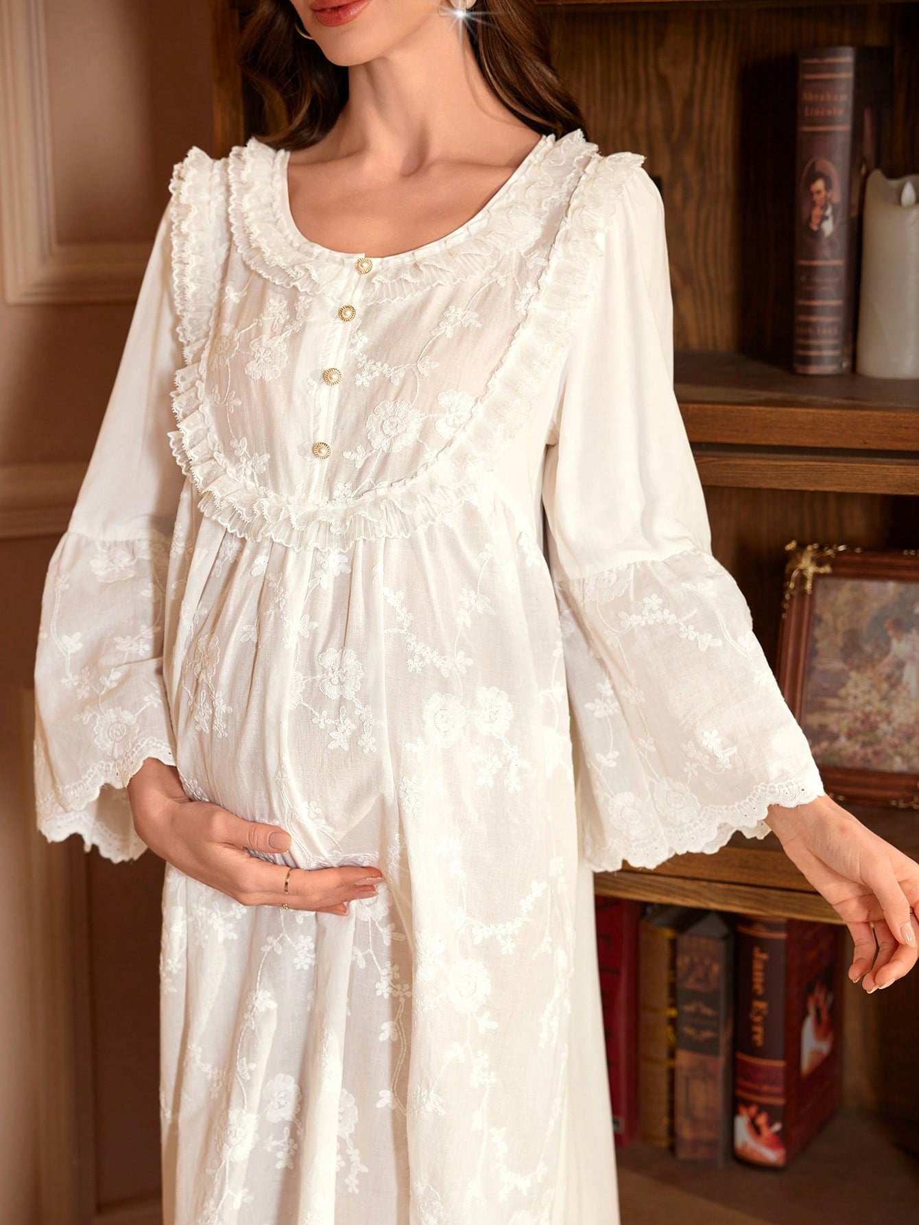 قميص نوم للحامل مزين بالتطريز مع فتحة أمامية وأسلوب حشوة البيج والدانتيل - Pink&blue