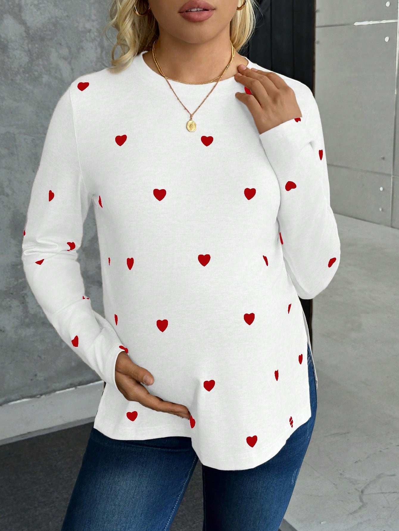 تي شيرت كاجوال بطبعة قلب مع فتحة جانبية للنساء الحوامل، خريفي - Pink&blue