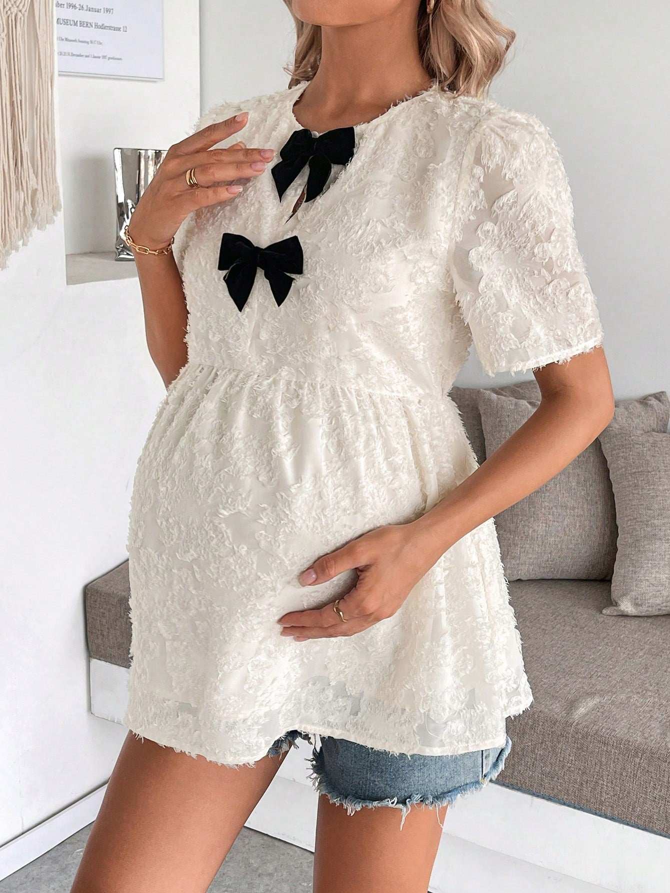 قميص مكسور قصير الأكمام به كشكشة في الذيل مزين بعقدة لحوامل - Pink&blue