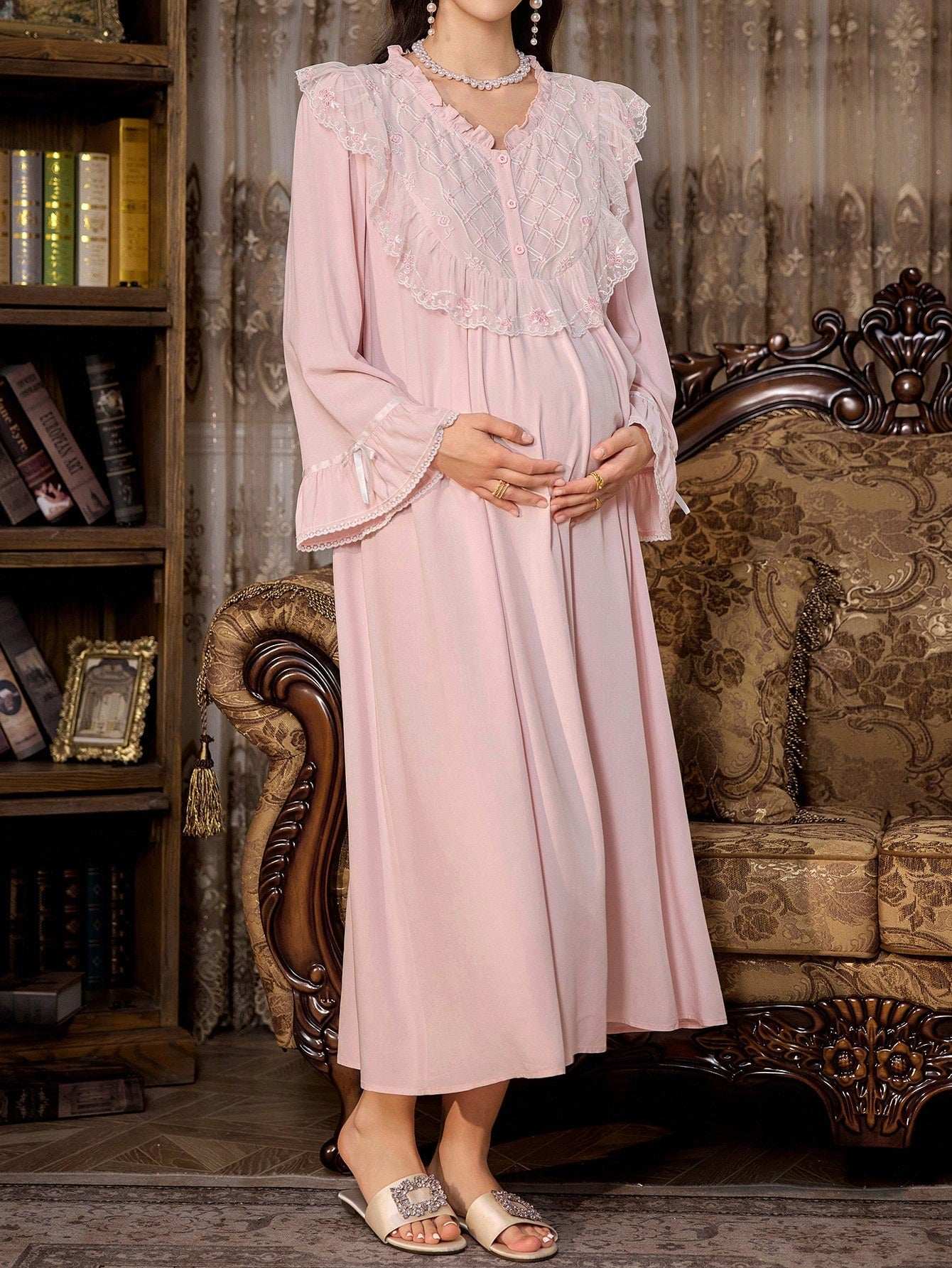 ثوب نوم للحامل مطرز بشكل رباعي من الأقمشة المطرزة على طراز القصر العتيق - Pink&blue