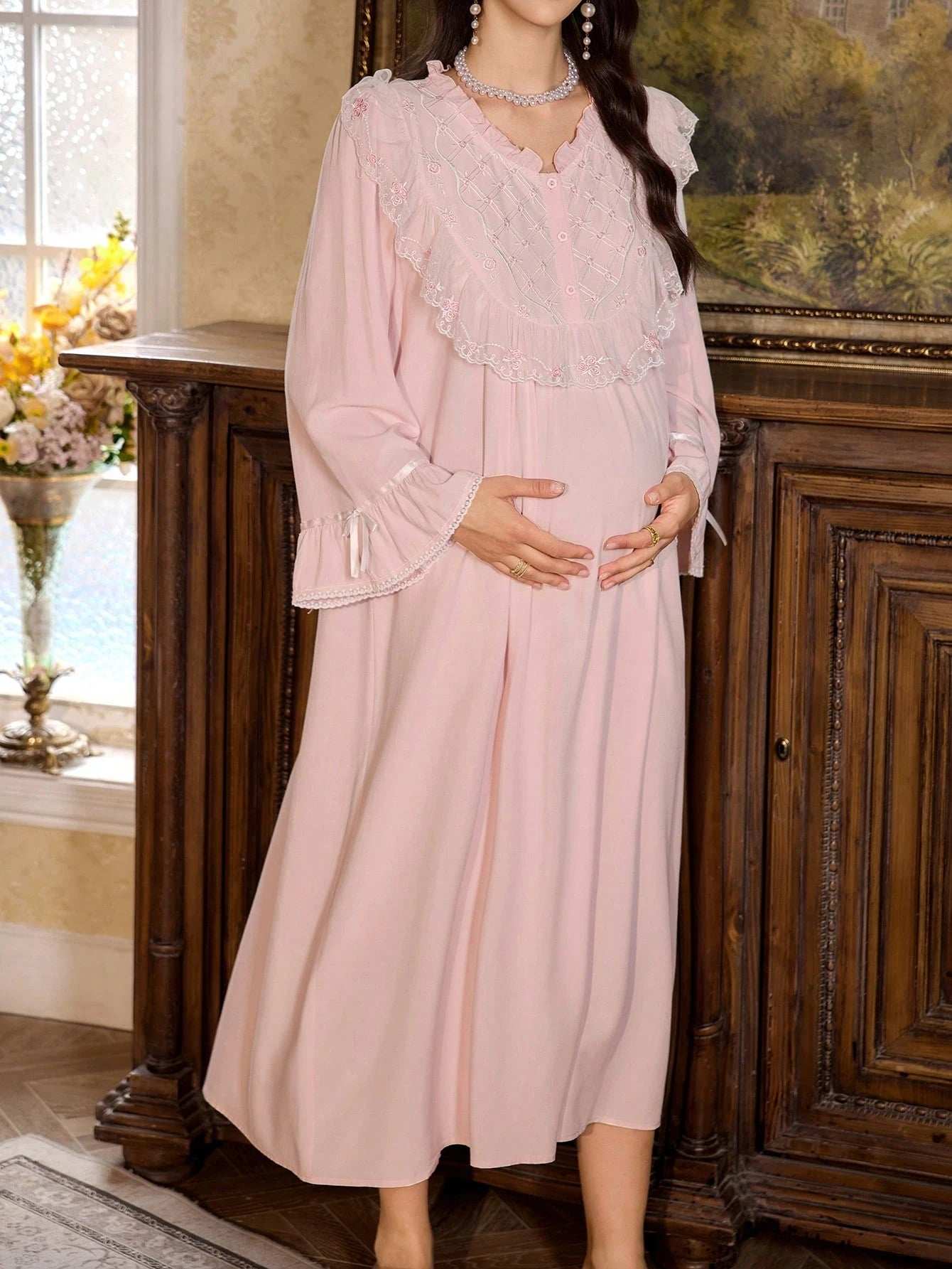 ثوب نوم للحامل مطرز بشكل رباعي من الأقمشة المطرزة على طراز القصر العتيق - Pink&blue