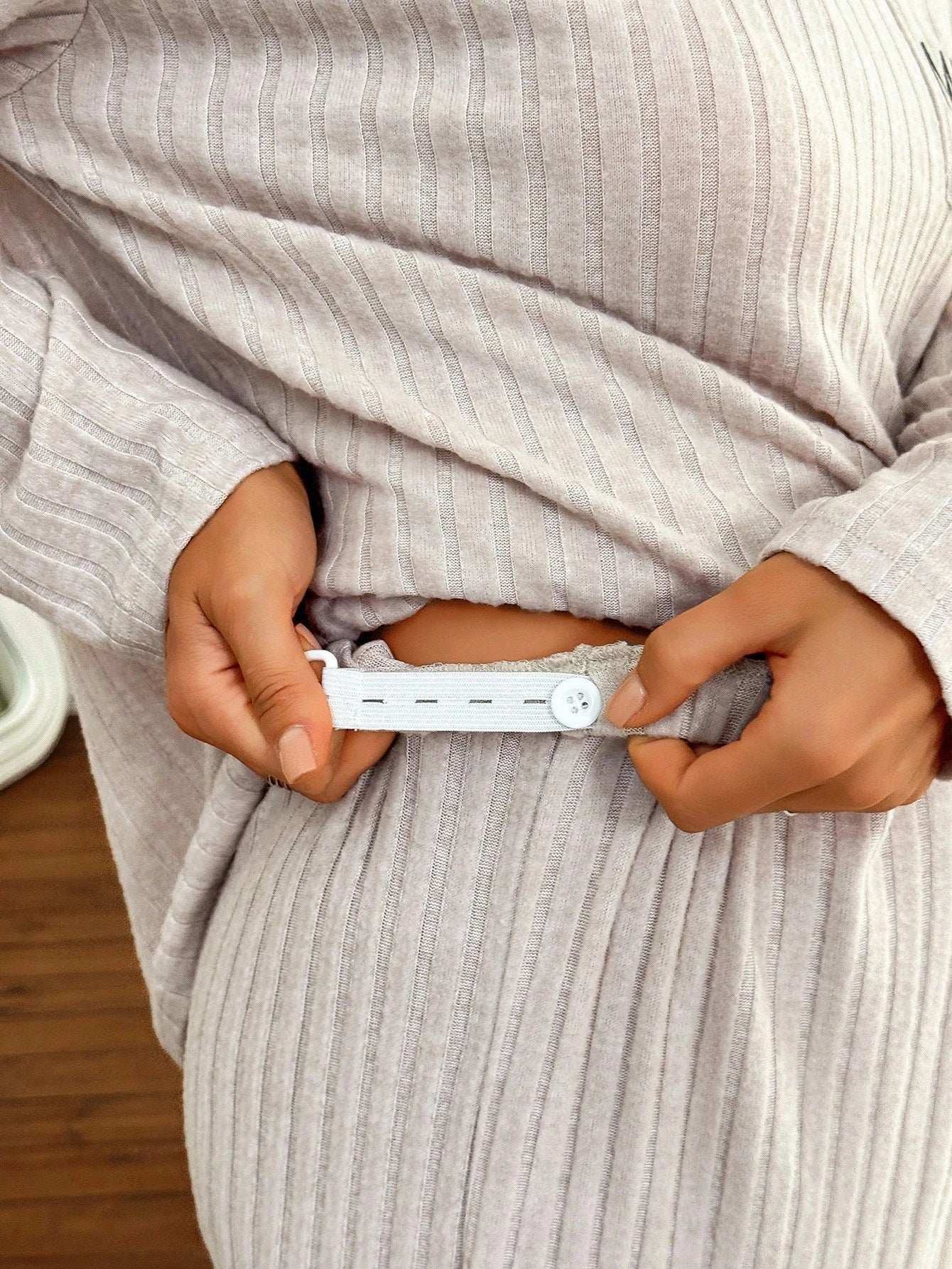 مجموعة ملابس نوم للحوامل من ملابس علوية طويلة الأكمام بياقة على شكل حرف V مطرزة بحرف وبنطلون، ملابس كاجوال للخريف - Pink&blue