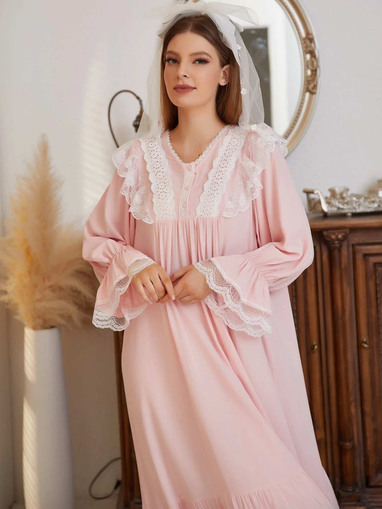 فستان نوم طويل مزود بكشكش وكشكشات على الأكمام والذيل من الدانتيل متباين اللون - Pink&blue