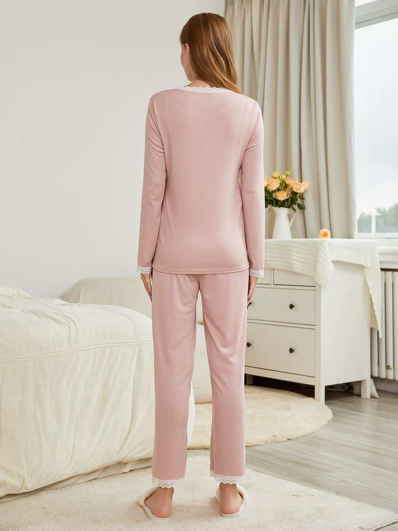 طقم بيجامة ربطة الرقبة بأكمام طويلة للحوامل مع تصميم بتشورك من الدانتيل - Pink&blue