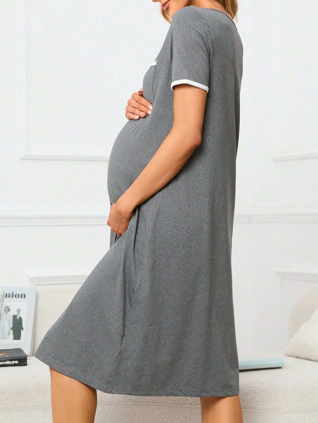 فستان نوم أمومة مميز بأزرار وحواف متباينة للأم - Pink&blue