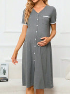 فستان نوم أمومة مميز بأزرار وحواف متباينة للأم - Pink&blue