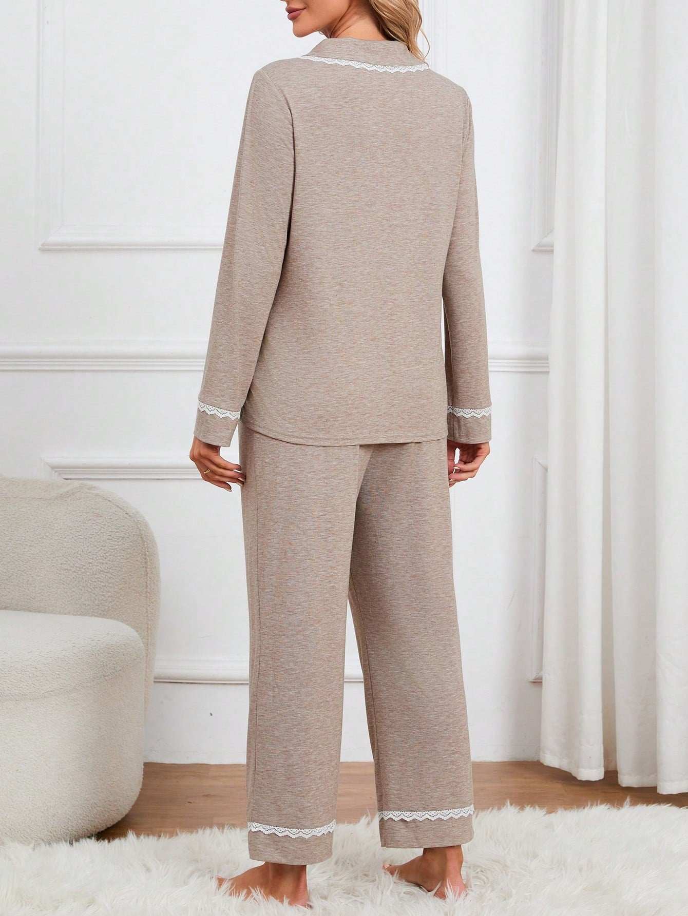 طقم بيجاما مكون من ملابس علوية نوم وبنطال نوم بتريمينج من الدانتيل للأمهات - Pink&blue