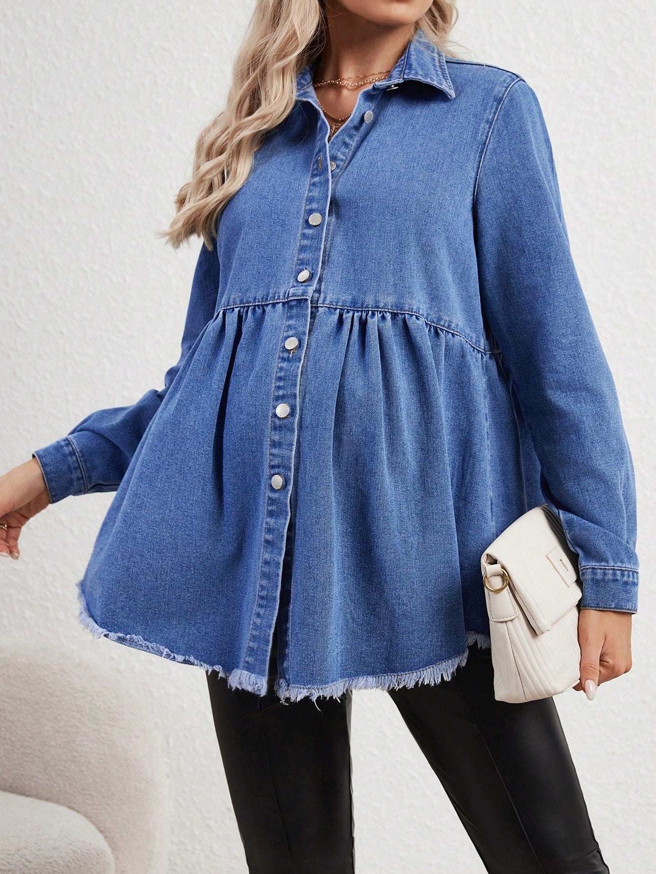 قميص جينز للحوامل بأكمام طويلة ذو حافة خام وخصر ممتلئ ومزود بأزرار أمامية - Pink&blue