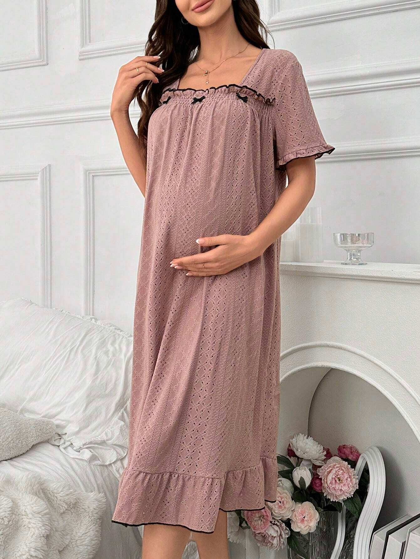 فستان نوم للحوامل مع كشكشة مطاطية وهامش مكرر، قماش جاكارد مزين بفراشة والياقة المربعة، فستان بيجامة - Pink&blue