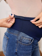 سراويل جينز ذات ساق مستقيمة، بتصميم رقعي بالتباين للحوامل - Pink&blue