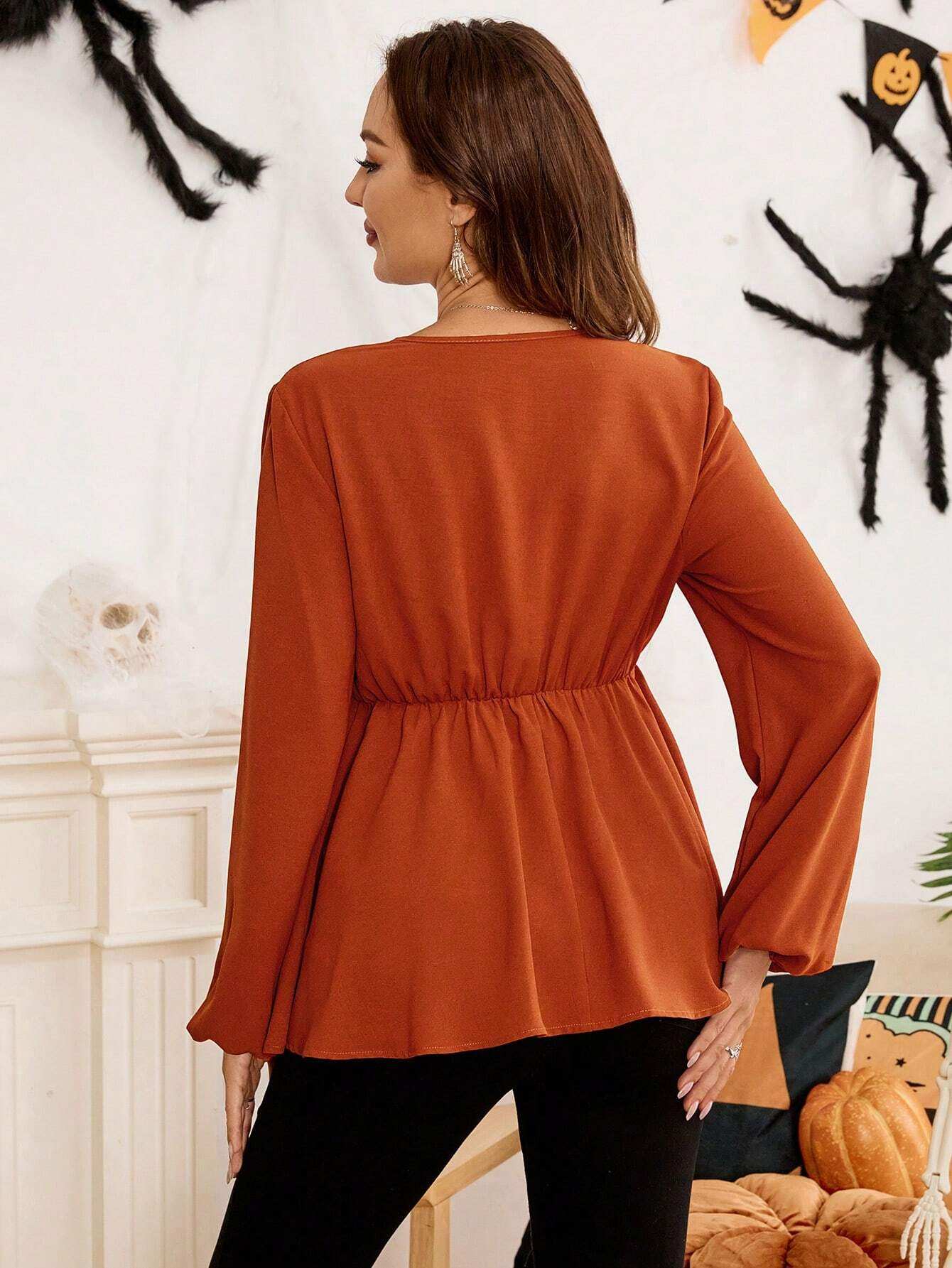 قميص فضفاض مع زخرفة أزرار وأكمام فانوس ياقة V أحادي اللون للحوامل - Pink&blue