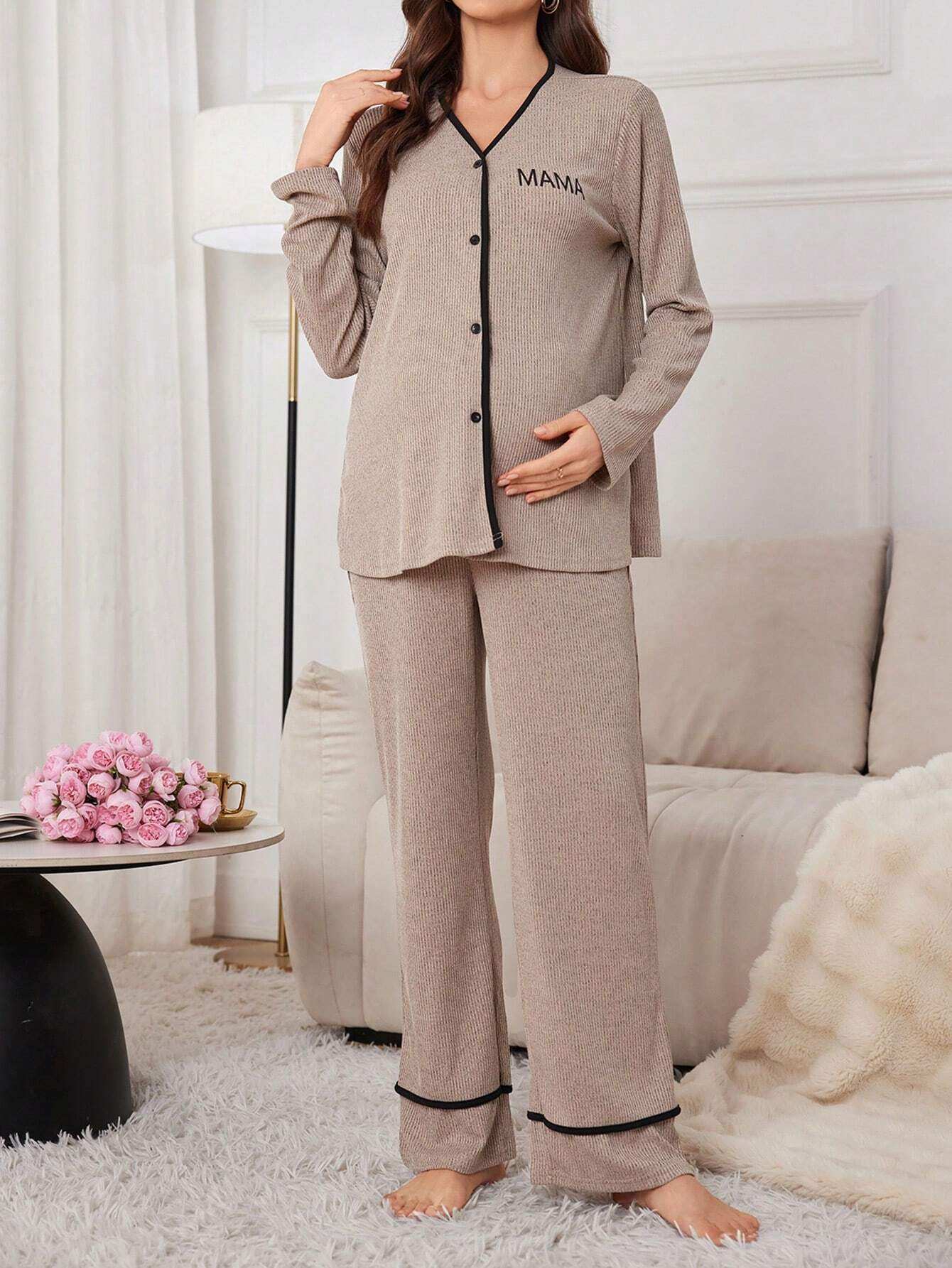 طقم ملابس داخلية للحوامل بطباعة حرفية، بياقة على شكل حرف V وأكمام طويلة مع بنطلون طويل، تفاصيل مريحة وأنيقة، ملابس خريفية - Pink&blue