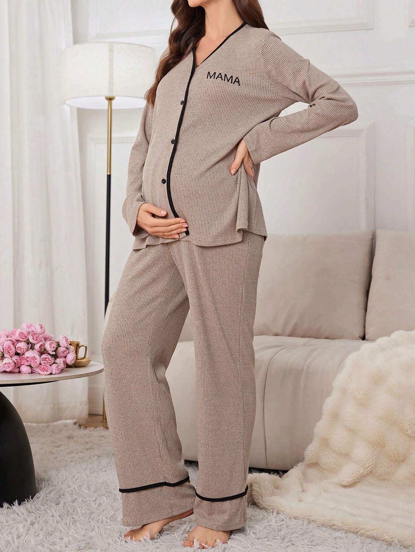 طقم ملابس داخلية للحوامل بطباعة حرفية، بياقة على شكل حرف V وأكمام طويلة مع بنطلون طويل، تفاصيل مريحة وأنيقة، ملابس خريفية - Pink&blue