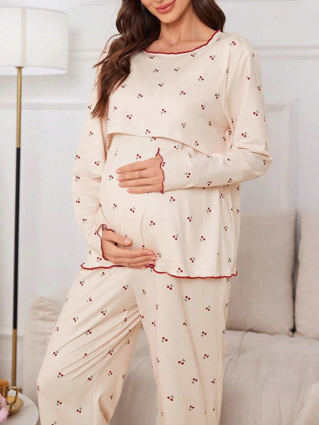 مجموعة بيجامات للحوامل بتصميم تغذية الطفل بنقشة الكرز مع حافة من التكشيطات المتباينة قطعتين - Pink&blue