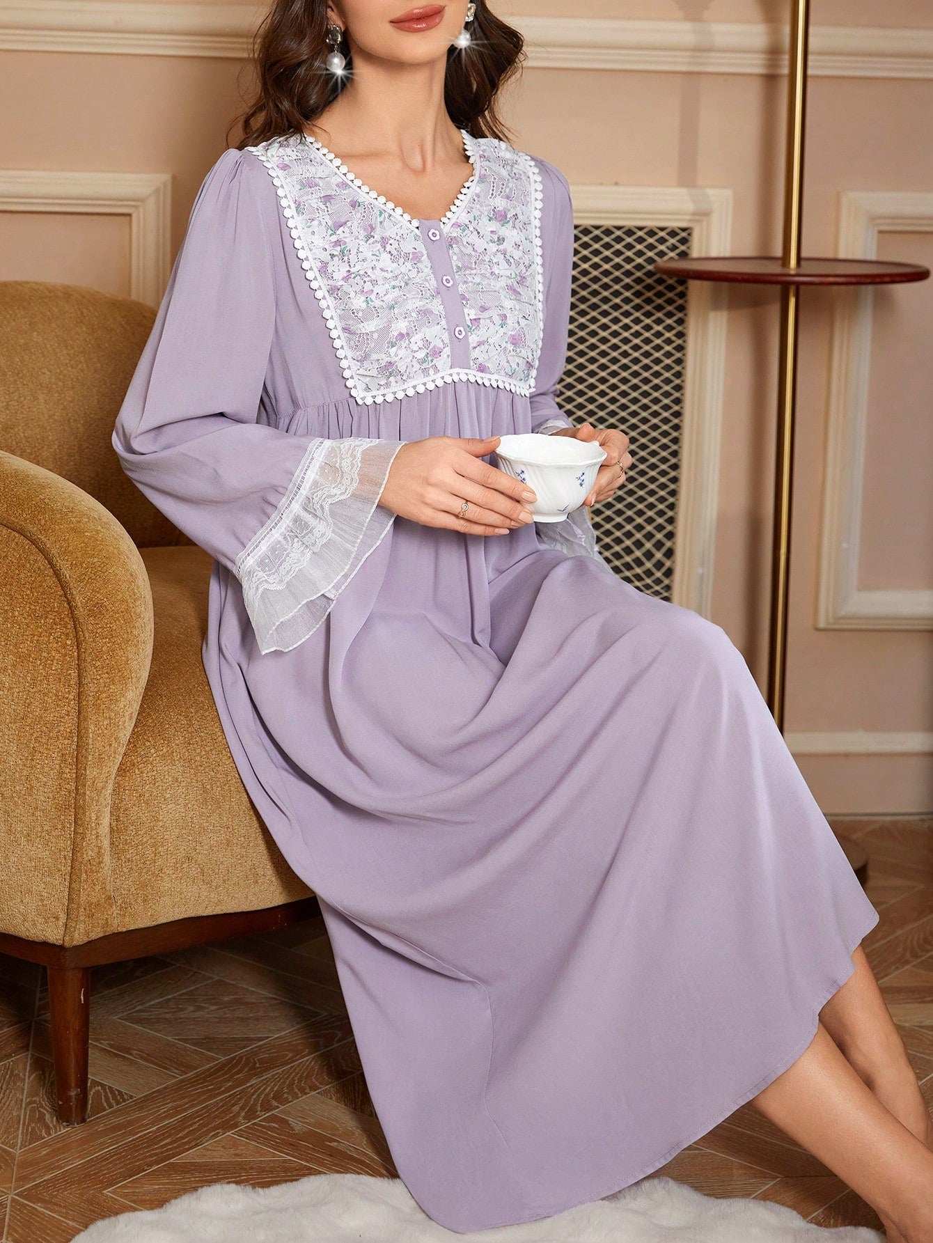 ثوب نوم طويل الأكمام للنساء مطرز بالدانتيل بطراز قصر ريترو، تصميم قطع متداخلة، ملابس فاخرة للاستجمام والراحة، مناسب للعطلات - Pink&blue