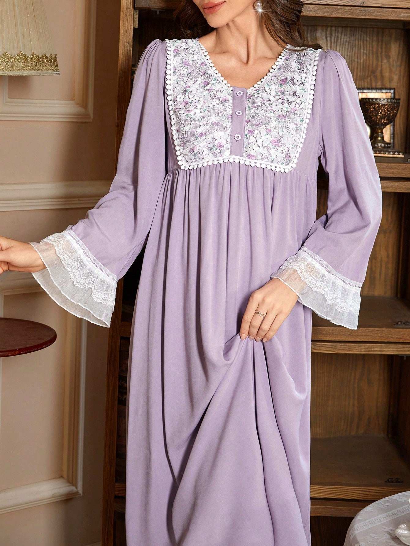 ثوب نوم طويل الأكمام للنساء مطرز بالدانتيل بطراز قصر ريترو، تصميم قطع متداخلة، ملابس فاخرة للاستجمام والراحة، مناسب للعطلات - Pink&blue