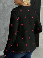 تي شيرت كاجوال طويل الأكمام للحوامل برسومات قلوب متناثرة على الصدر - Pink&blue