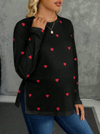 تي شيرت كاجوال طويل الأكمام للحوامل برسومات قلوب متناثرة على الصدر - Pink&blue