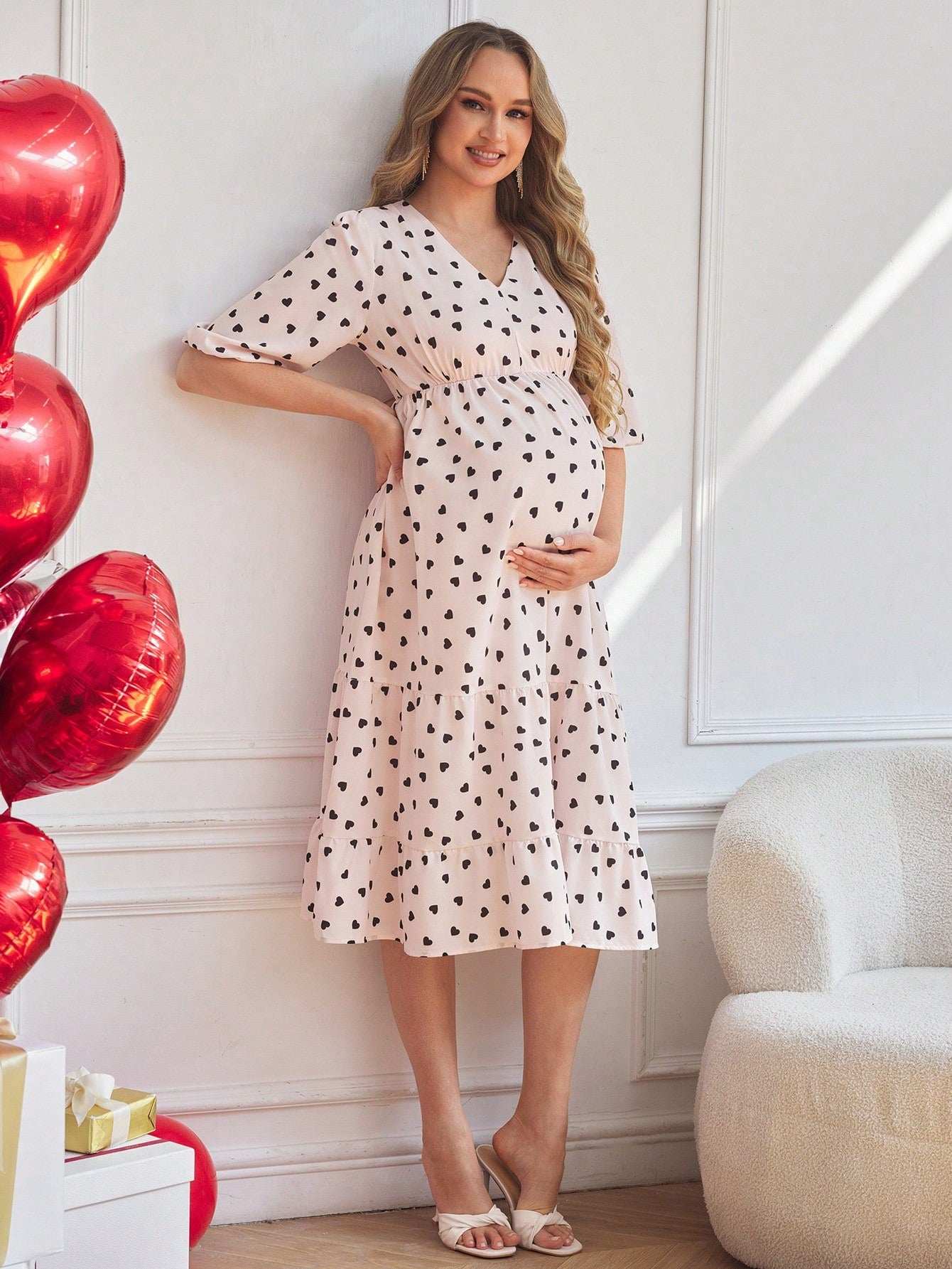 فستان حمل أنيق بياقة على شكل حرف V وذيل منموس وأكمام قصيرة منتفخة مطبوع عليه قلوب - Pink&blue