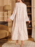 ثوب نوم للحوامل بطراز قصر فاخر مزخرف بطبعات زهور صغيرة مع تريم متباين على الياقة المربعة، ملابس منزلية فاخرة، خريف - Pink&blue