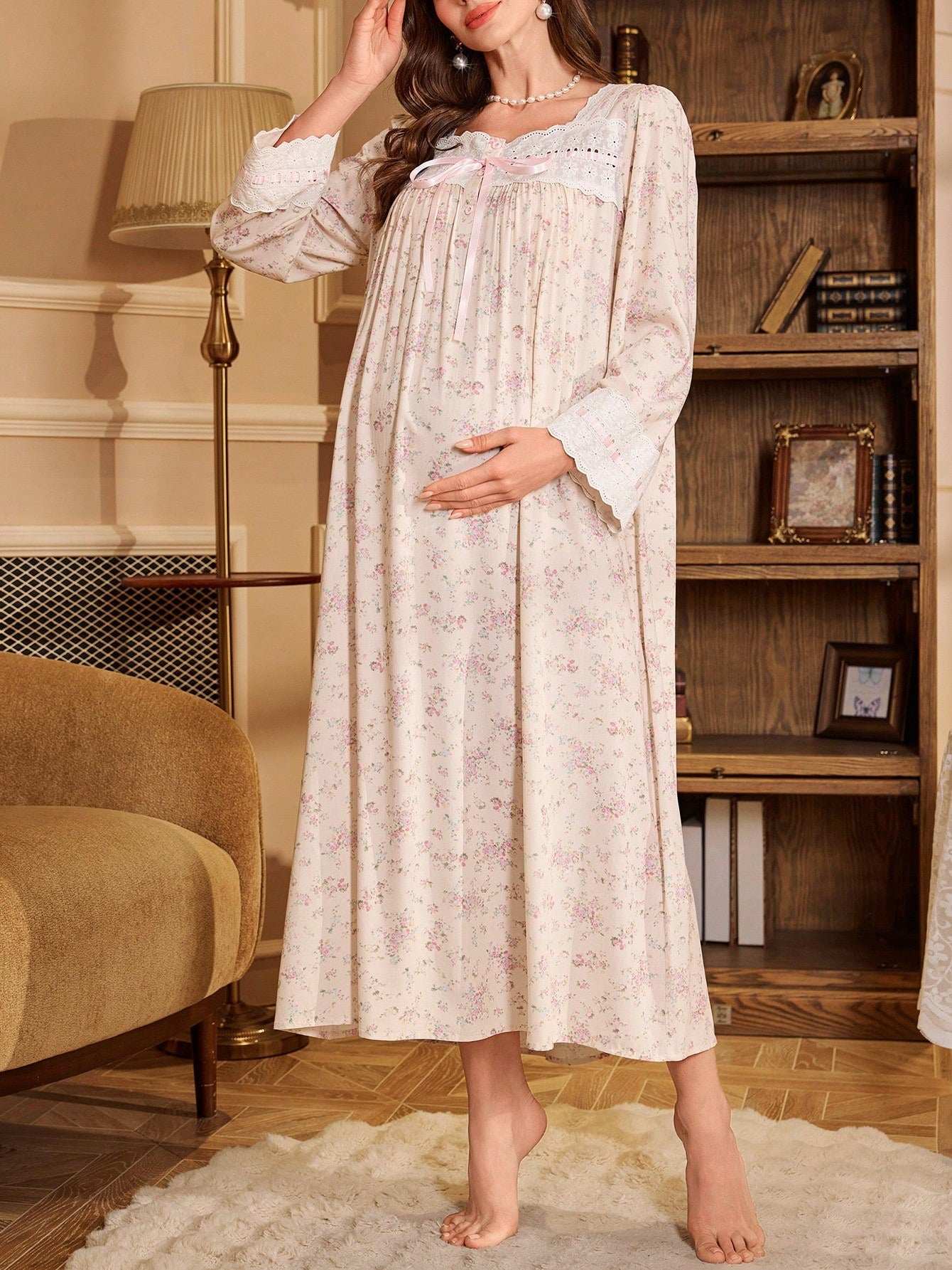 ثوب نوم للحوامل بطراز قصر فاخر مزخرف بطبعات زهور صغيرة مع تريم متباين على الياقة المربعة، ملابس منزلية فاخرة، خريف - Pink&blue