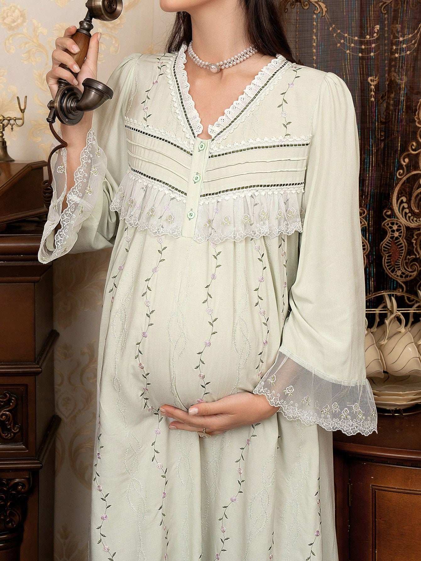 فستان نوم طويل نصف أزرار كبير الحجم مطرز بالشذرات مع ياقة على شكل حرف V للحمل لأوقات الراحة والإجازات - Pink&blue