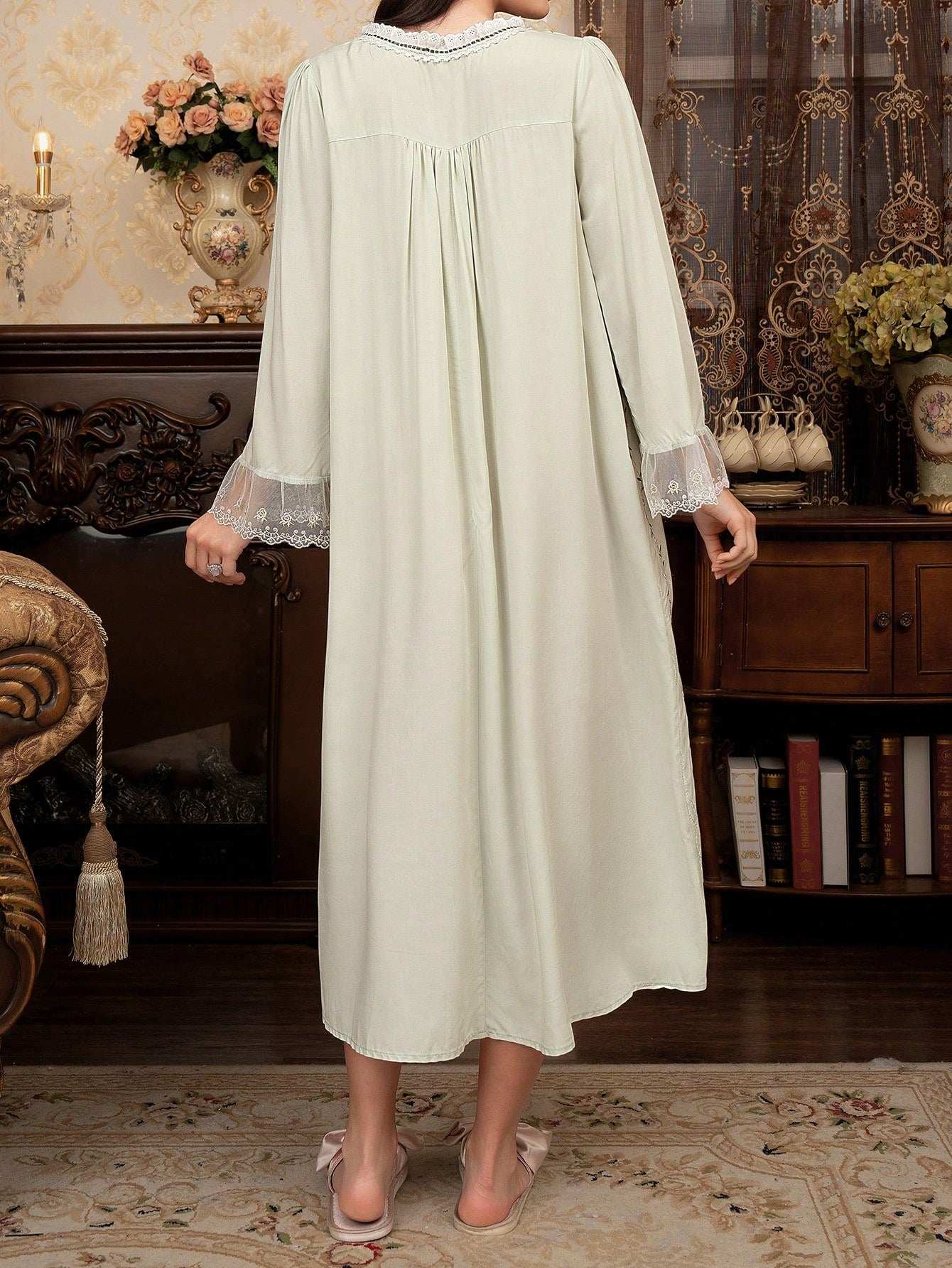 فستان نوم طويل نصف أزرار كبير الحجم مطرز بالشذرات مع ياقة على شكل حرف V للحمل لأوقات الراحة والإجازات - Pink&blue