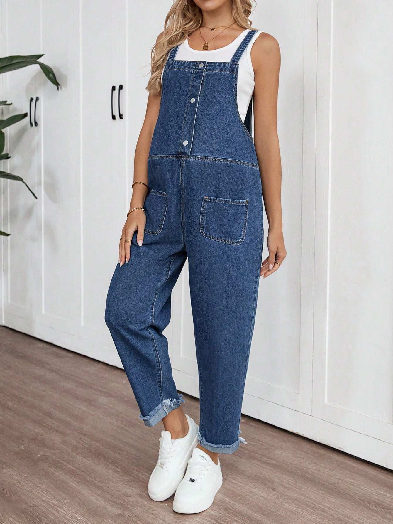 بنطلون قصير للحوامل بلا أكمام و أوفرول أزرق للبس اليومي بأجواء الصيف، يناسب المشاركة في المناسبات اليومية، السهرات الليلية، النوادي الليلية، الحفلات، التجمعات، حفلات المسبح، بداية الدراسة ملابس النساء في المناسبات، المناسبات والاحتفالات، موسيقى المهرجانا - Pink&blue