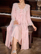 مجموعة قميص نوم وردة وقميص داخلي مطرز على الطراز القديم لقصر - Pink&blue