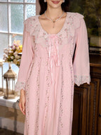 مجموعة قميص نوم وردة وقميص داخلي مطرز على الطراز القديم لقصر - Pink&blue