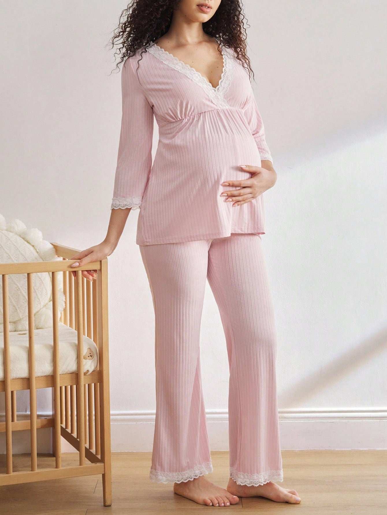 طقم بيجامة للحوامل مريح مزين بشريط دانتيل ناعم بسيط، بسروال متوسط الأكمام، ملابس خريفية - Pink&blue